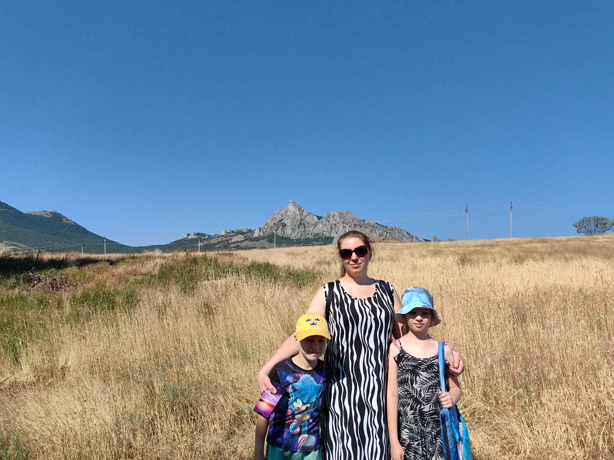 Юля с детьми на Тепсени. Сегодня. Фото автора канала