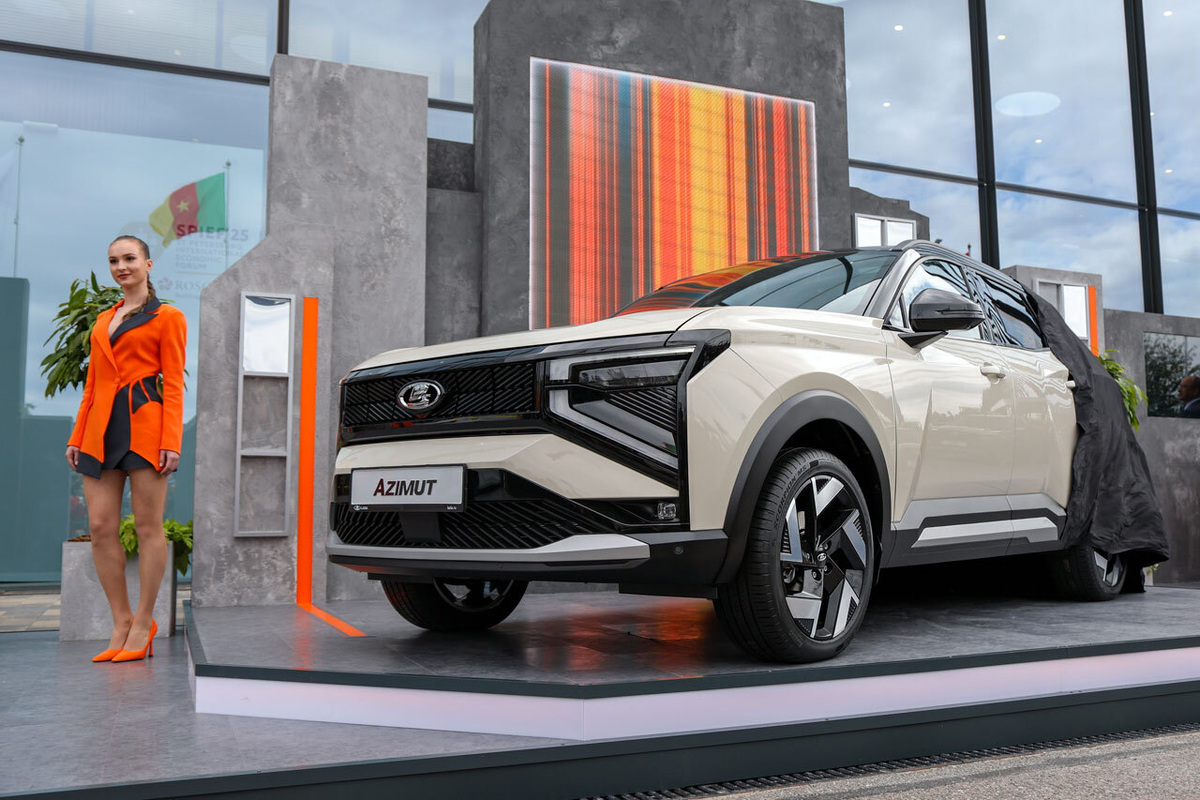 Новый кроссовер Lada Azimut. Фото: Артем Пряхин/Фонд Росконгресс