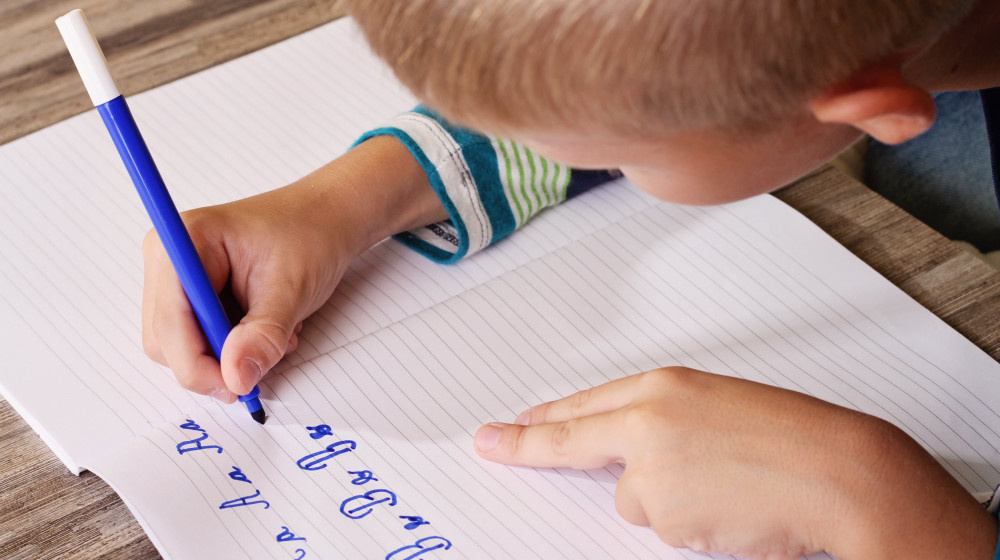    Почему дети пишут с ошибками, хотя видят текст на экране