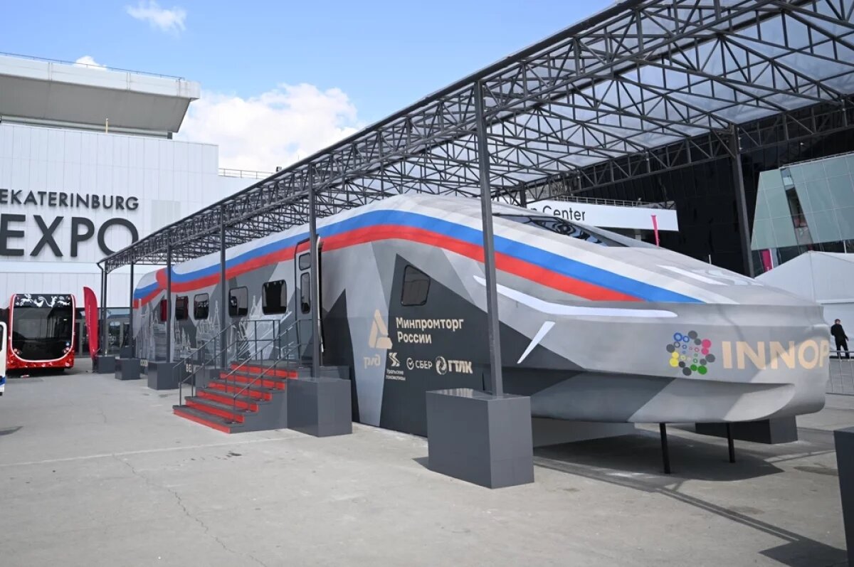    Полноразмерный макет сверхскоростного поезда для ВСМ