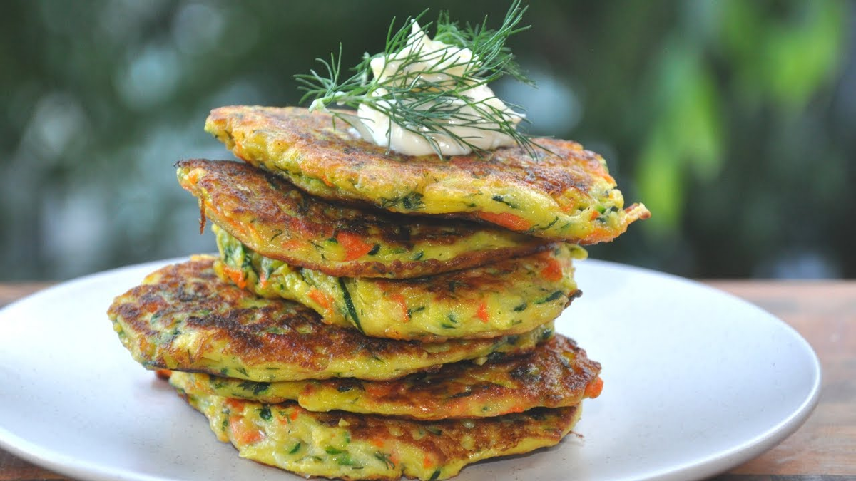 Кабачковые оладти в сезон кабачков - прекрасная возможность сэкономить