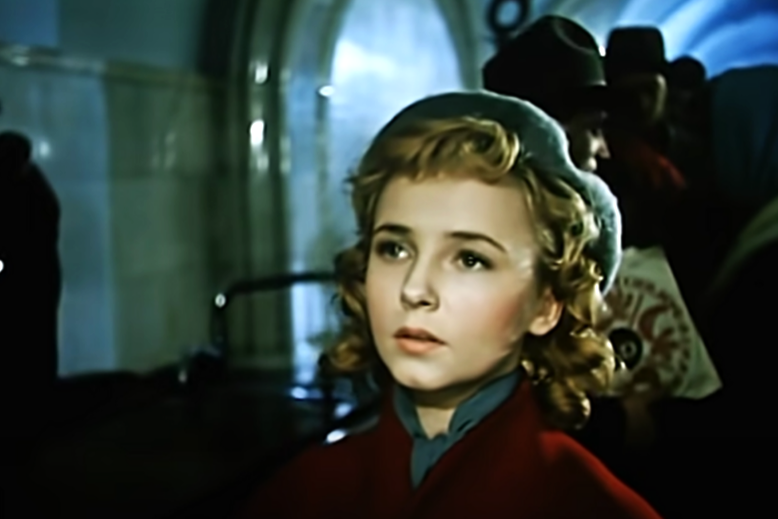 на фото Людмила Крылова в фильме "Сверсницы"