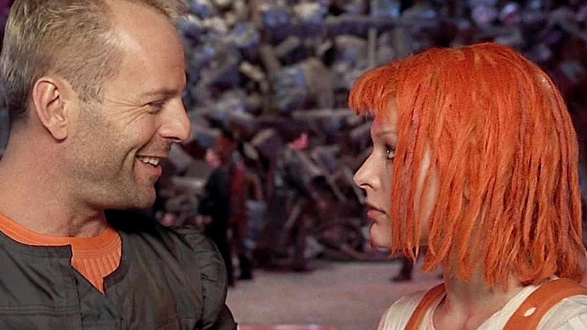 Брюс Уиллис исполнил роль Корбена Далласа в фильме «Пятый элемент» (1997) режиссёра Люка Бессона