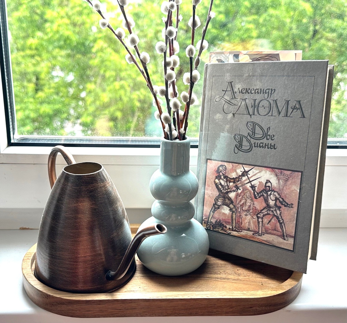 Из-за витиеватого шрифта ощущение, будто фамилия автора - СДЮМА :)