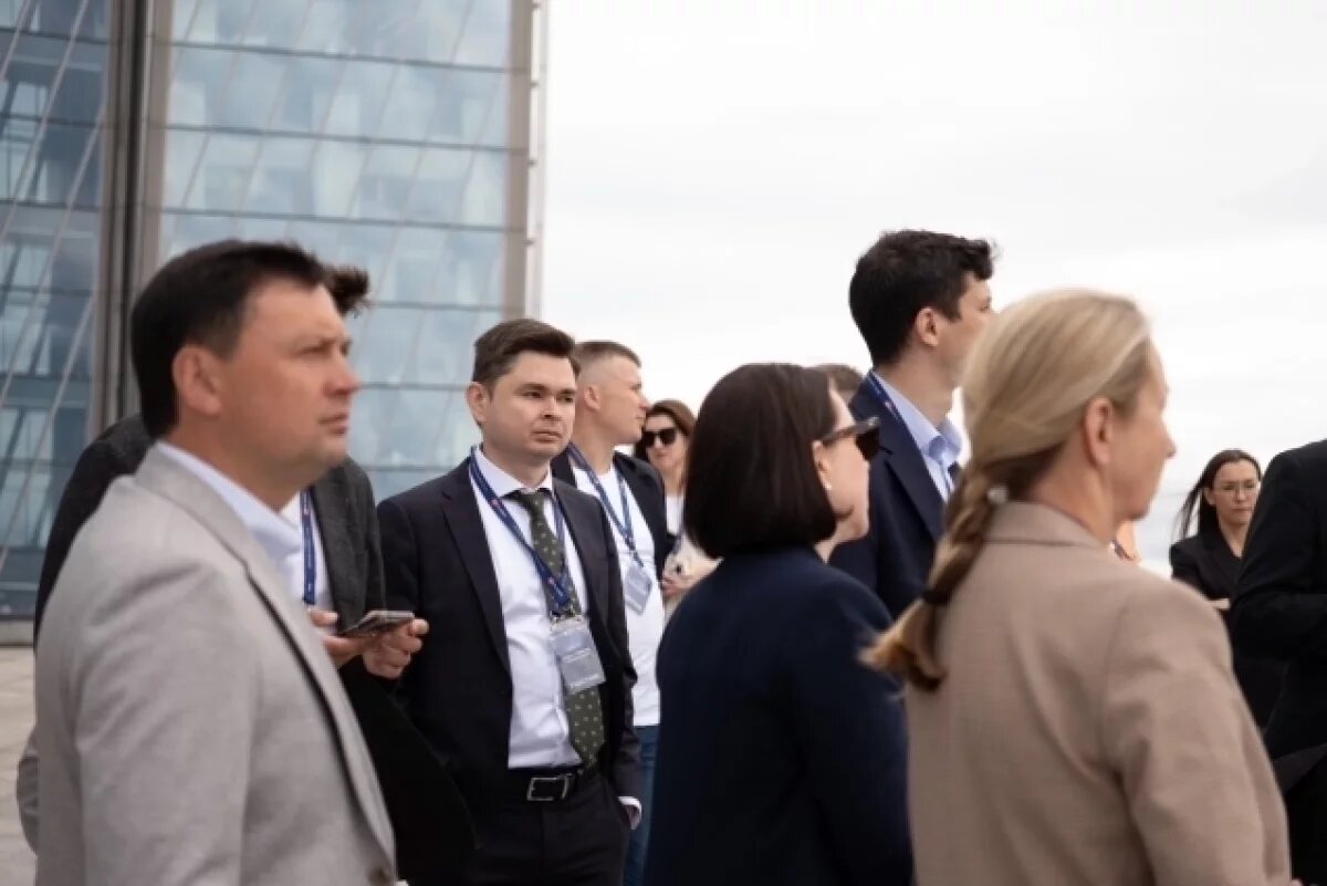    Александр Мыльников начал работу на ПМЭФ с участия в общем собрании НААИР