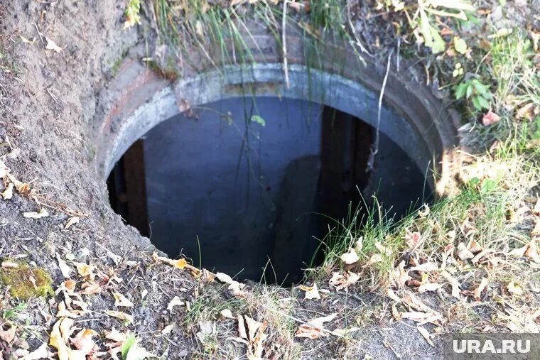 Из-за незаконных сбросов горючего в канализацию Нижневартовска может произойти взрыв. Фото: Екатерина Сычкова © URA.RU