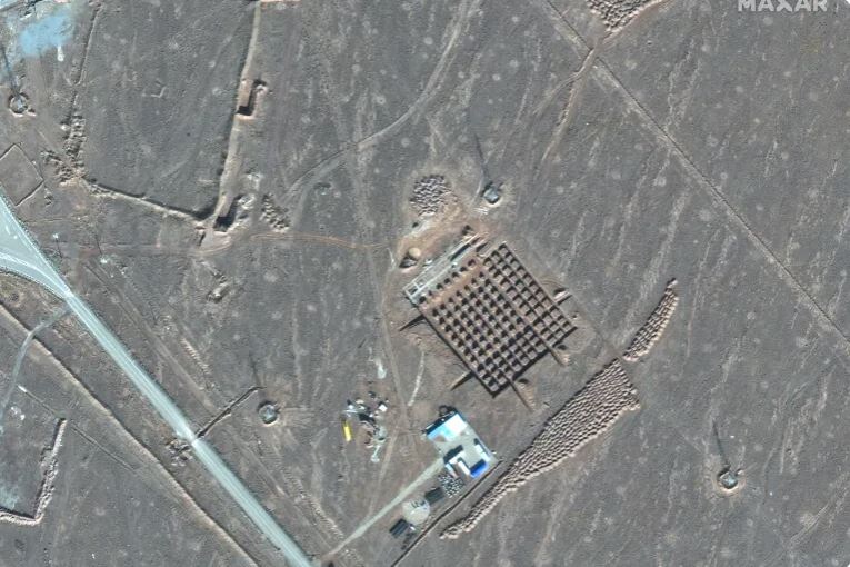 На этом спутниковом снимке, опубликованном 8 января 2020 года, видна надземная часть иранского завода по обогащению топлива в Фордо, к северо-востоку от Кума. Handout/Maxar Technologies/AFP
