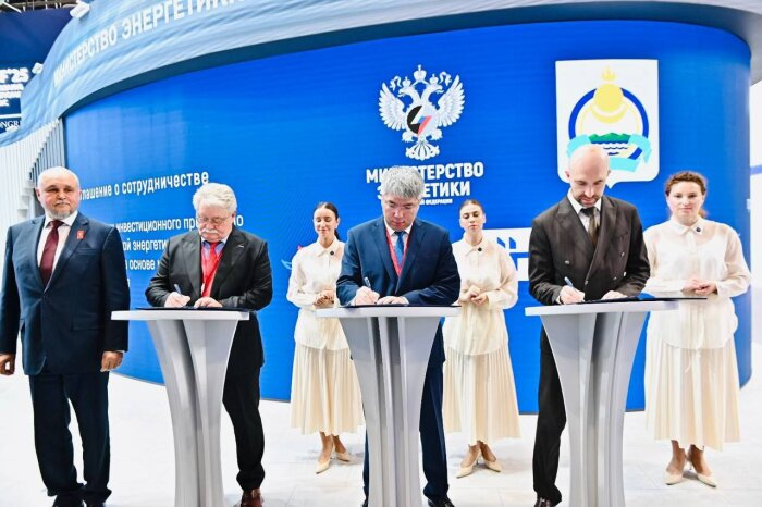 Алексей Цыденов на ПМЭФ подписал соглашение о создании локальной энергосистемы республики / фото: телеграм-канал Алексея Цыденова