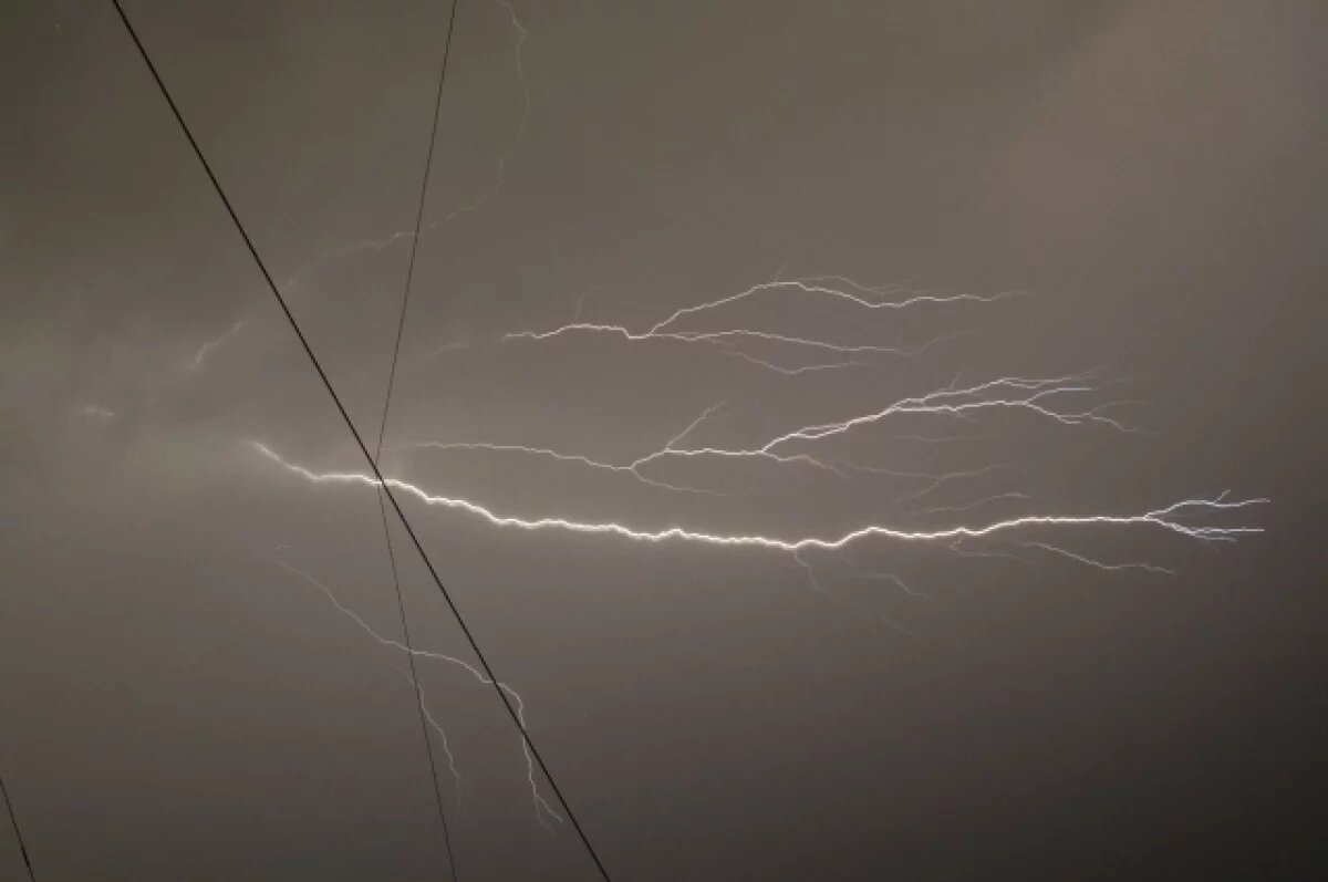    Аварийные службы Омска устраняют последствия непогоды