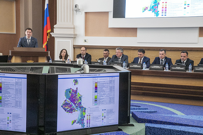    Депутаты Совета депутатов Новосибирска обсудили изменения в генплане.   
 Фото: Михаил Периков