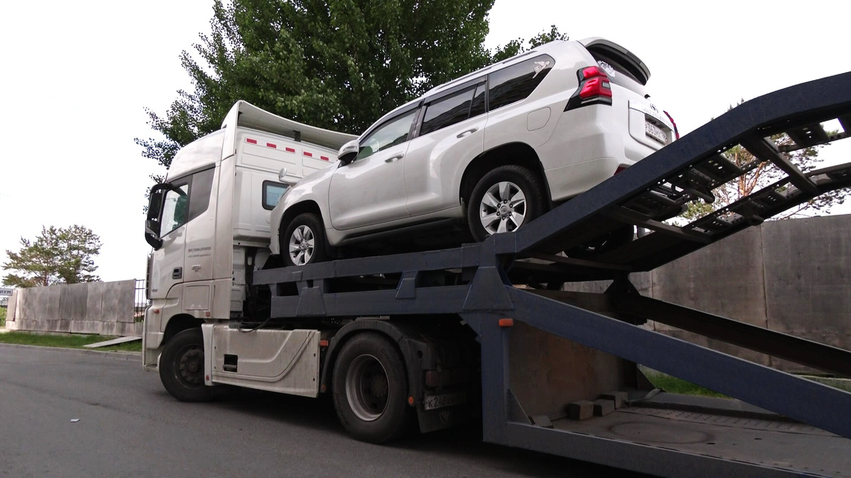    Автовоз с гуманитарной помощью из Сургута отправили в зону СВО