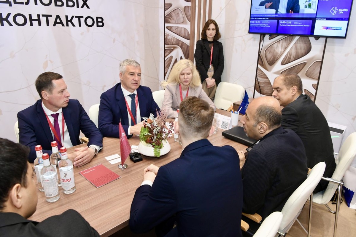    Встреча делегаций Карелии и Египта на ПМЭФ. Фото: «Республика» / Оксана Кудряшова.