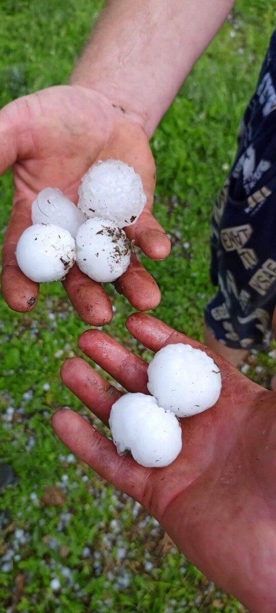    Гигантский июньский град в Республике Алтай. Источник: Телеграм-канал "Горно-Алтайск"