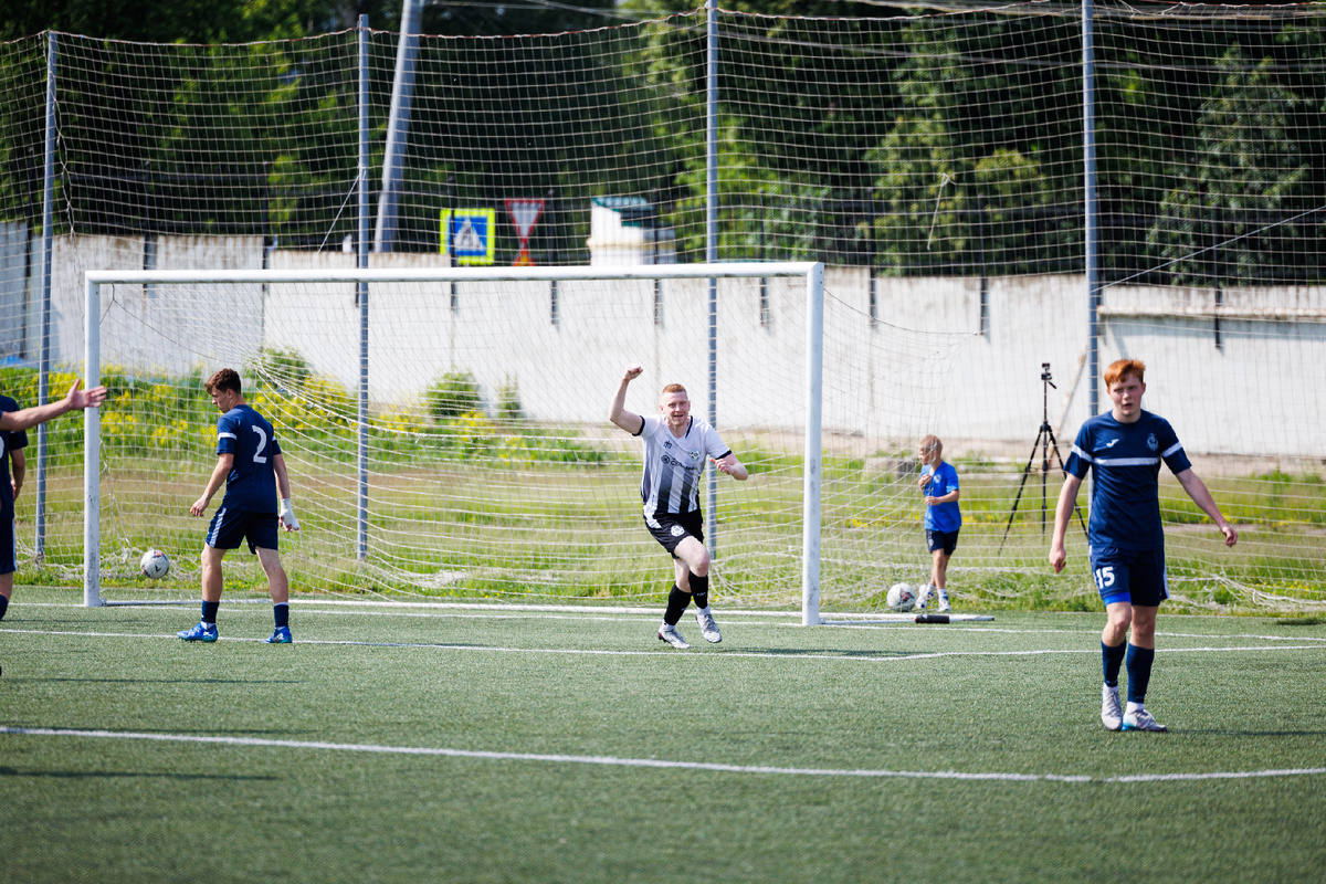                                       Нападающий ФК "Машиностроитель" Павел Мальков