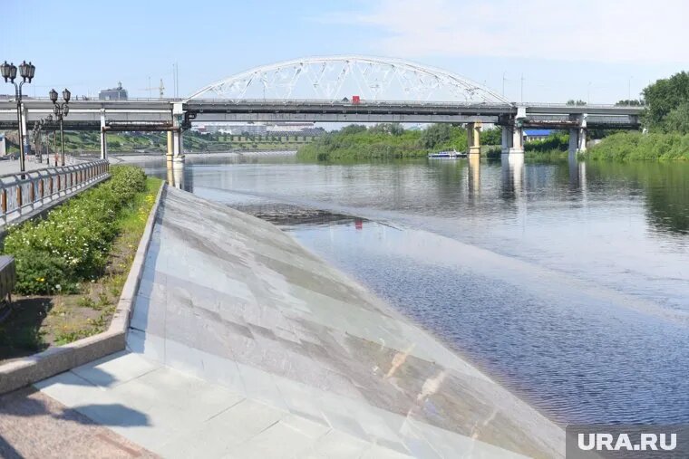 Обмеление происходит со скоростью в 30-40 сантиметров за сутки. Фото: Никита Сабашников © URA.RU