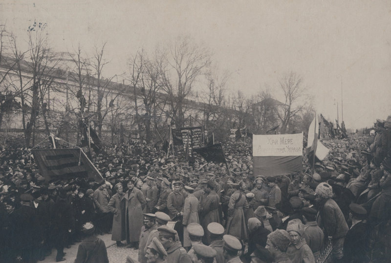 Митинг солдат Малоросии на Благовещенской площади в Нижнем Новгороде