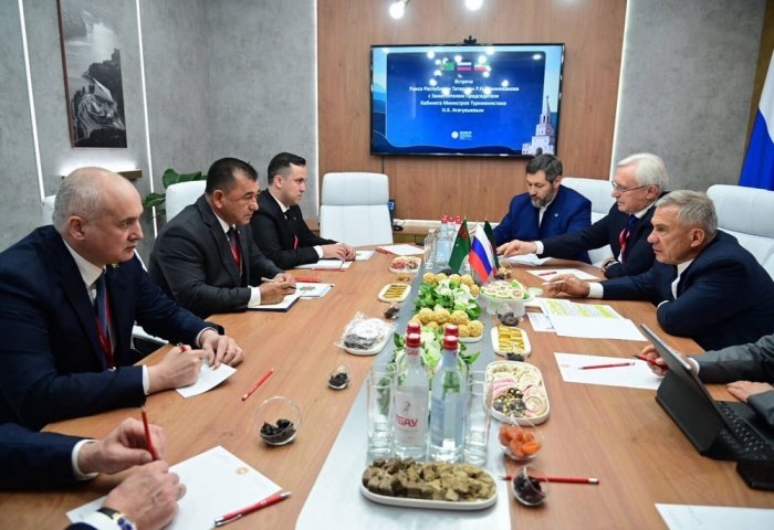 Встреча Раиса Татарстана Рустама Минниханова с заместителем Председателя Кабинета Министров Туркменистана Нокергулы Атагулыевым, 19 июня, 2025 г., Санкт-Петербург, Россия (Фото: пресс-служба Раиса РТ)