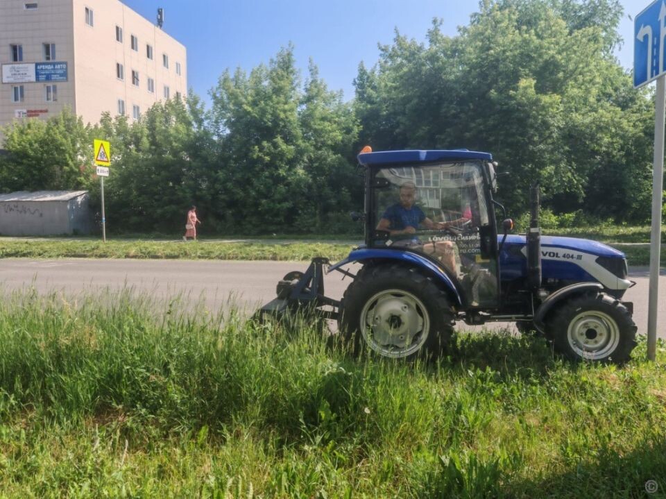    Покос травы в Барнауле. Источник: barnaul.org