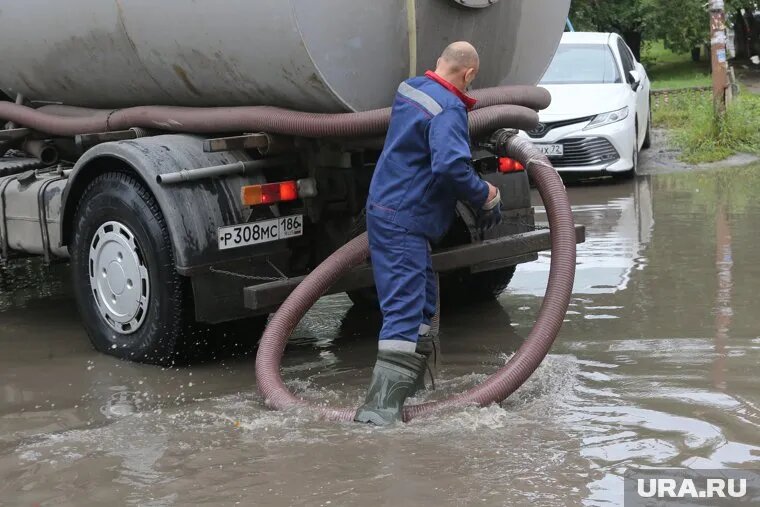 За каждую территорию, где есть затопление, отвечает своя служба. Фото: Денис Моргунов © URA.RU