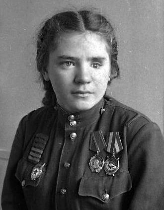 Она вынесла с поля боя более 600 раненых солдат, но так и не получила Золотую Звезду Героя