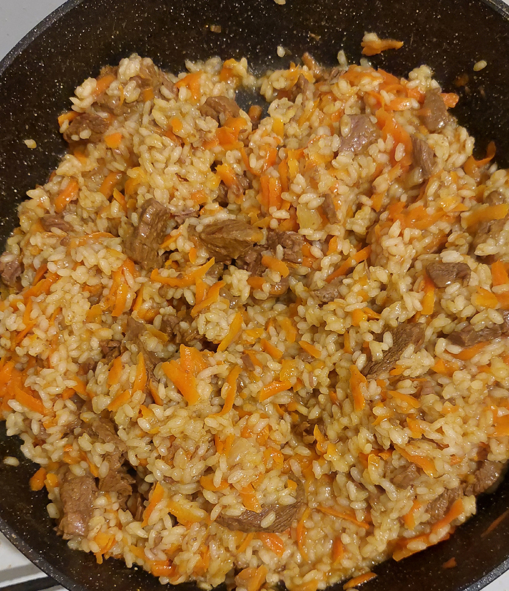 Готовый плов.