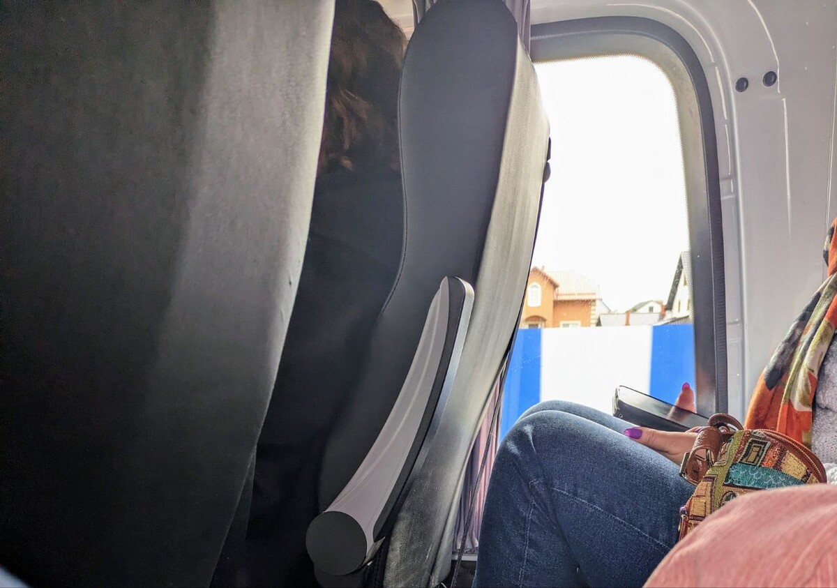 "Вид" из окон микроавтобуса. Фото: "История одного ремонта и что было после".