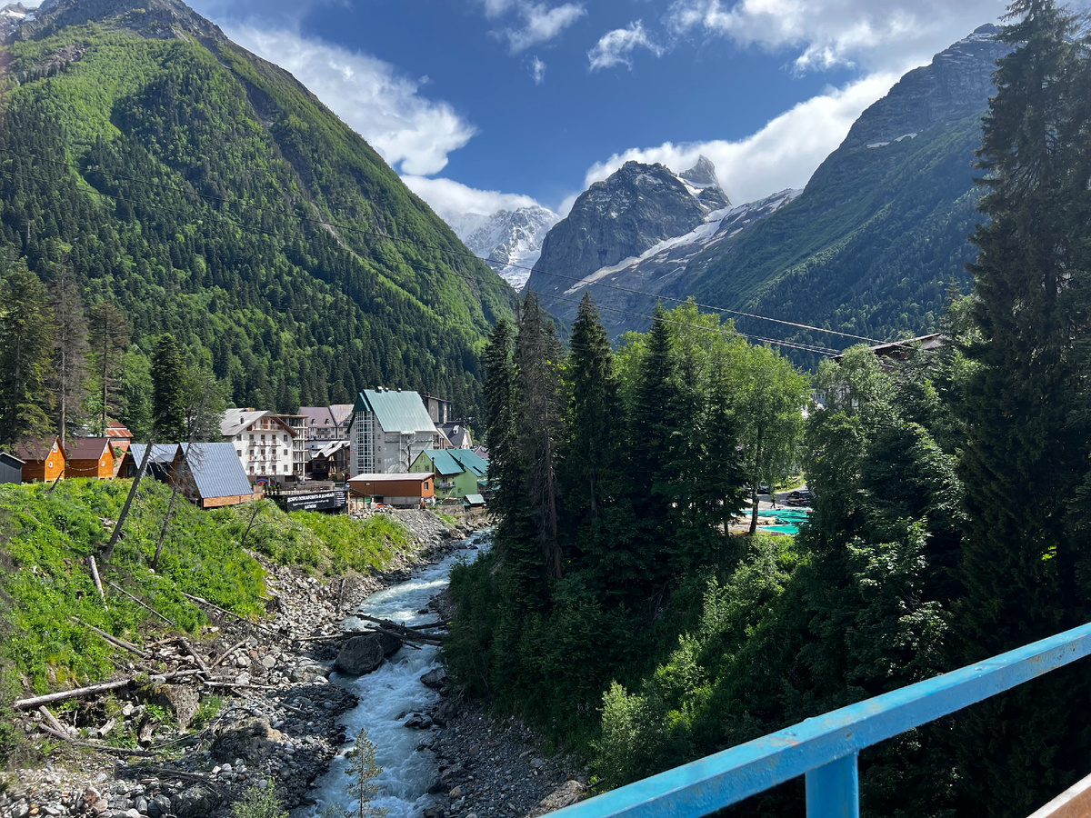 Река и горы