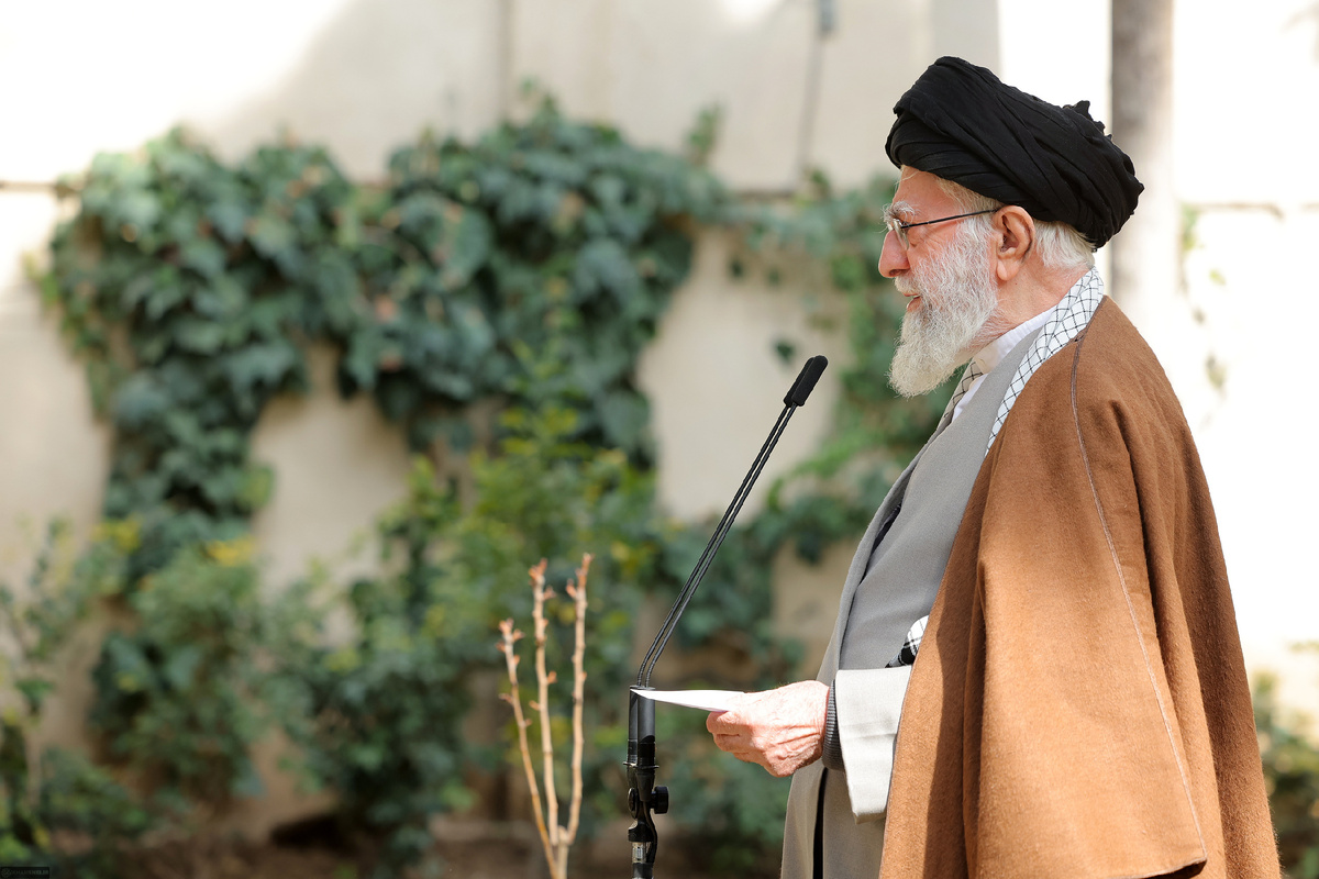 Аятолла Ирана Али Хаменеи