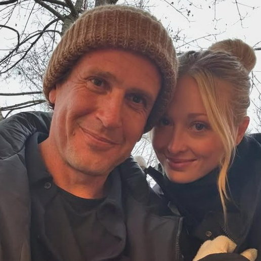     Джейсон Сигел собрался впервые жениться