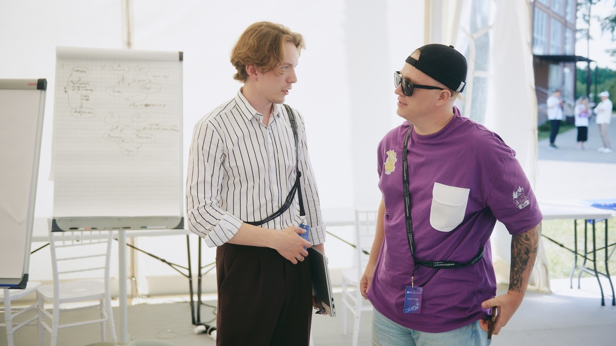 Павел Болотин (справа) 