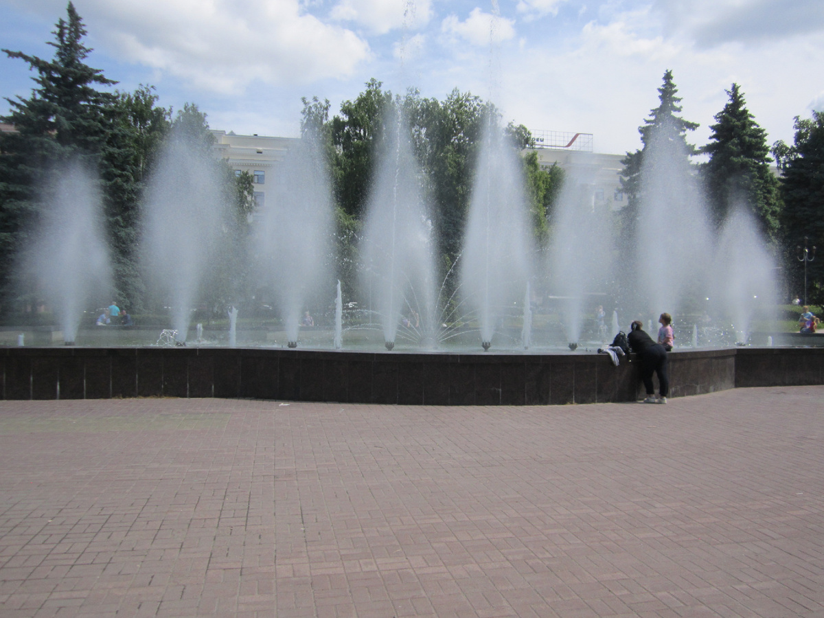 Сквер площади Революции