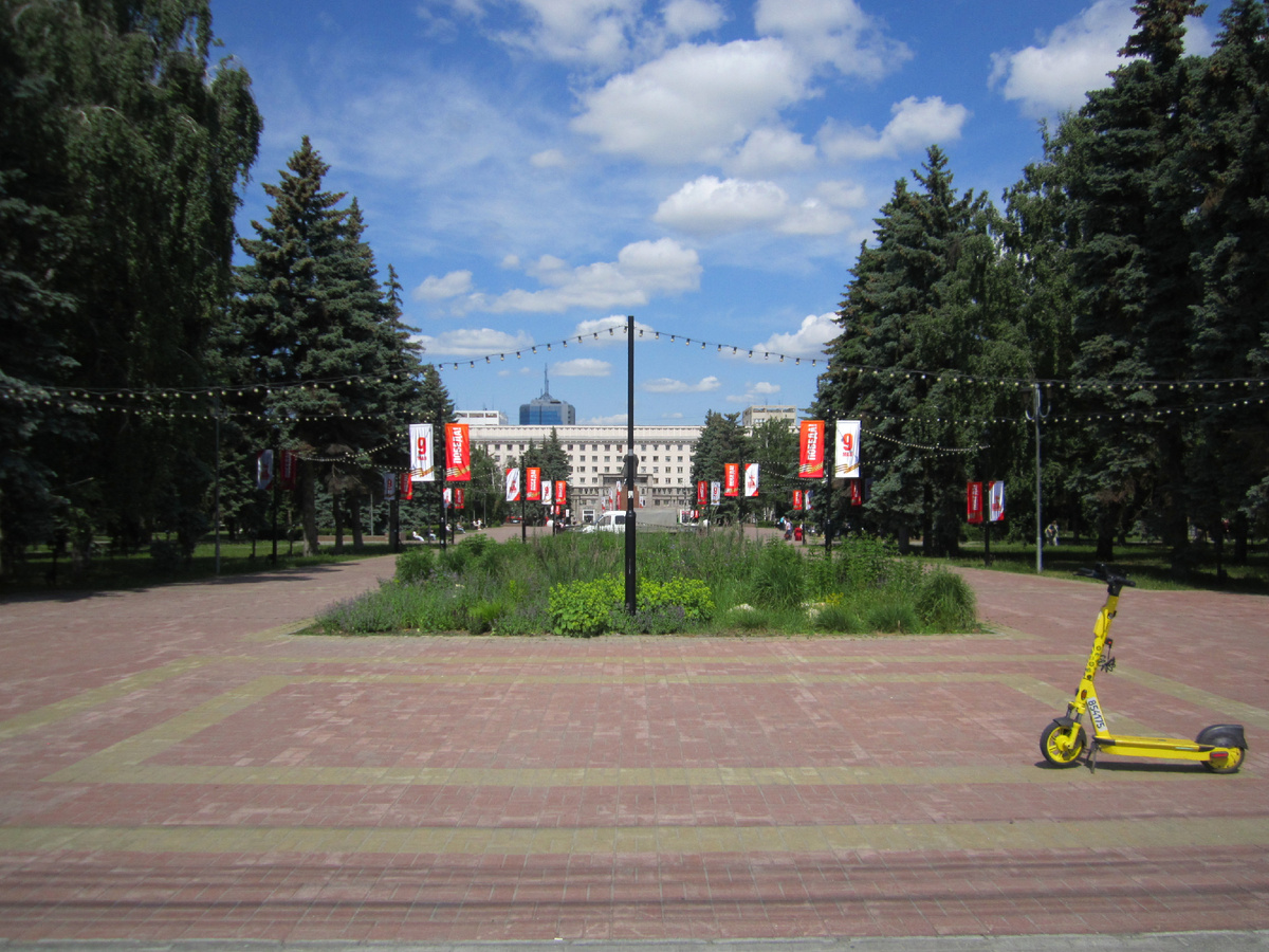 Сквер площади Революции