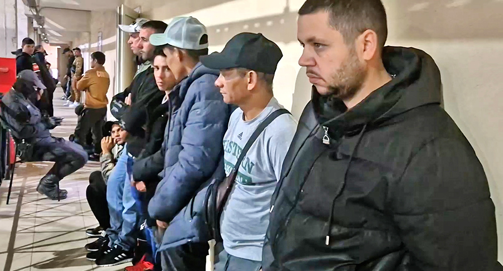 Обнаруженных в подмосковном цеху нелегалов выдворят из России