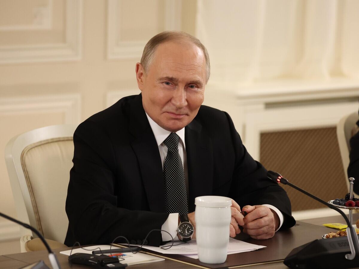    Президент РФ Владимир Путин на встрече с руководителями международных информационных агентств в Санкт-Петербурге© РИА Новости / POOL
