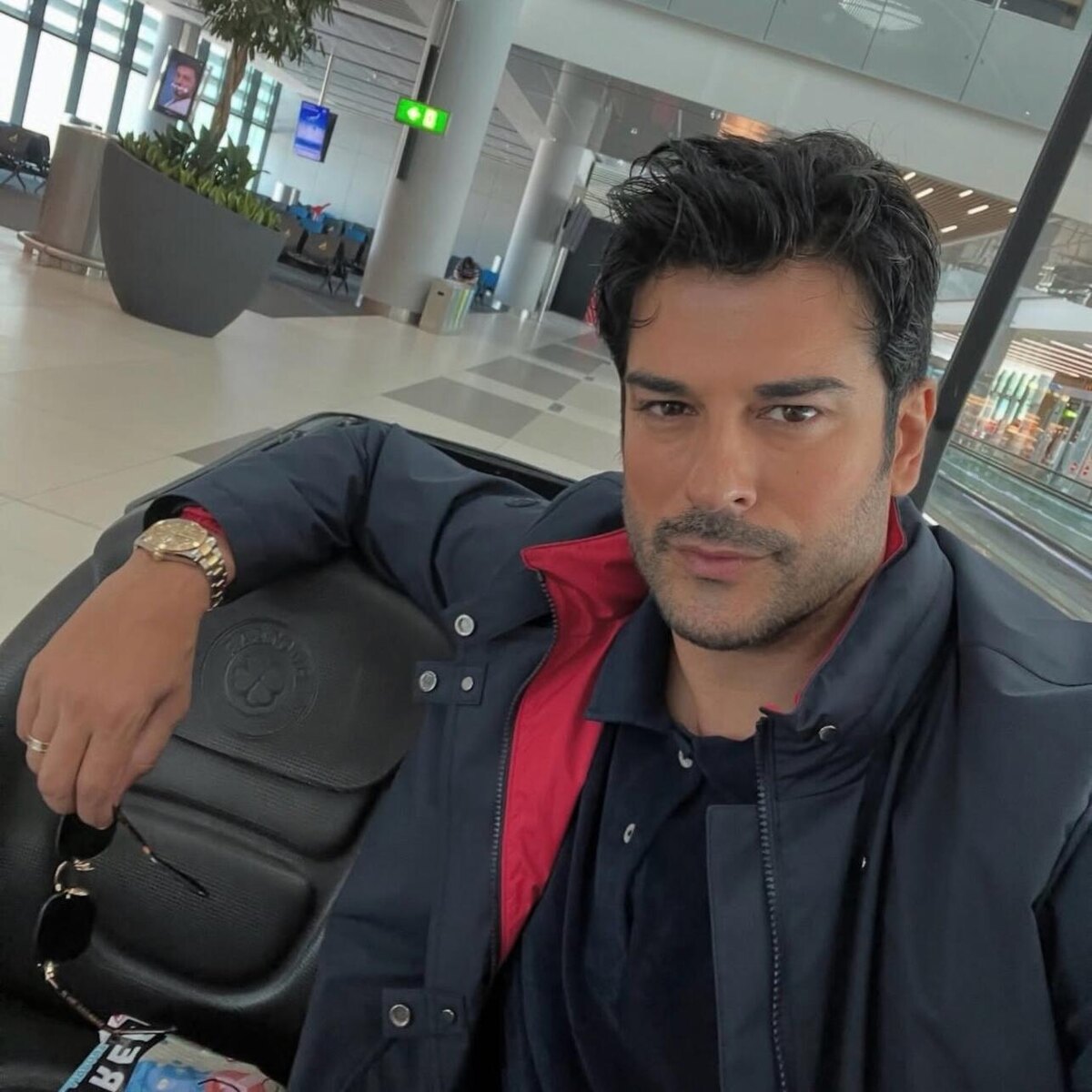    Бурак Озчивит соцсети / @burakozcivit