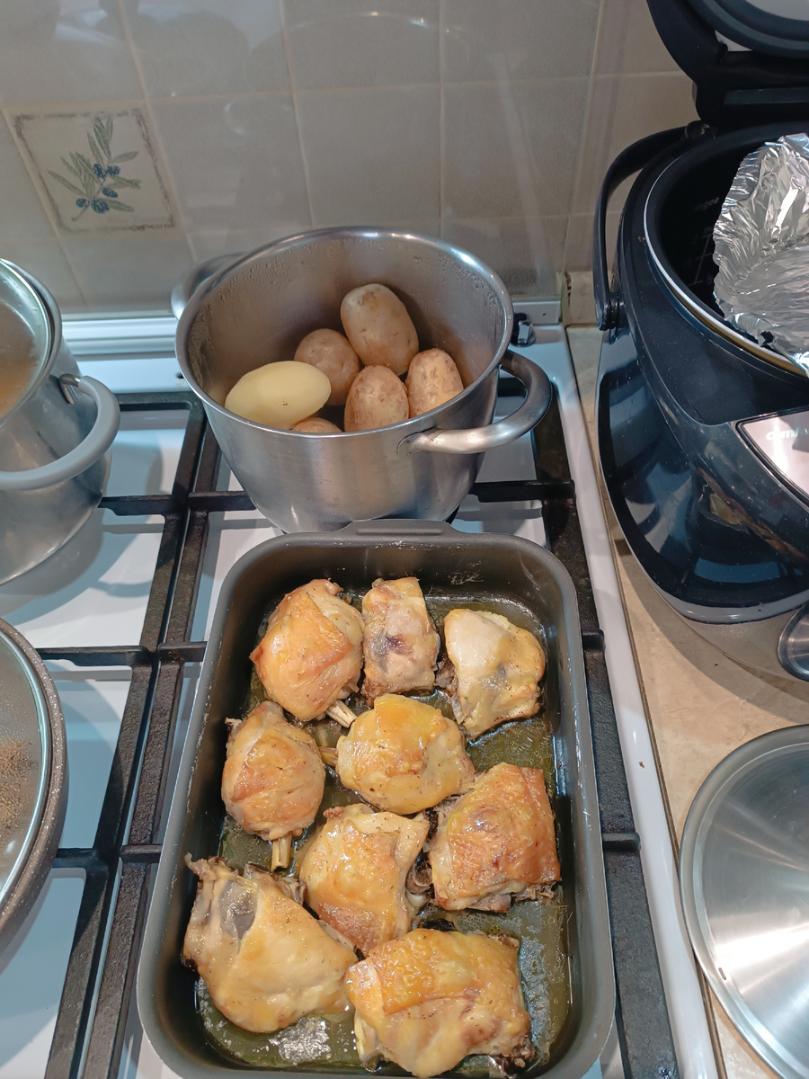 Запекла курочку, сварила картофель