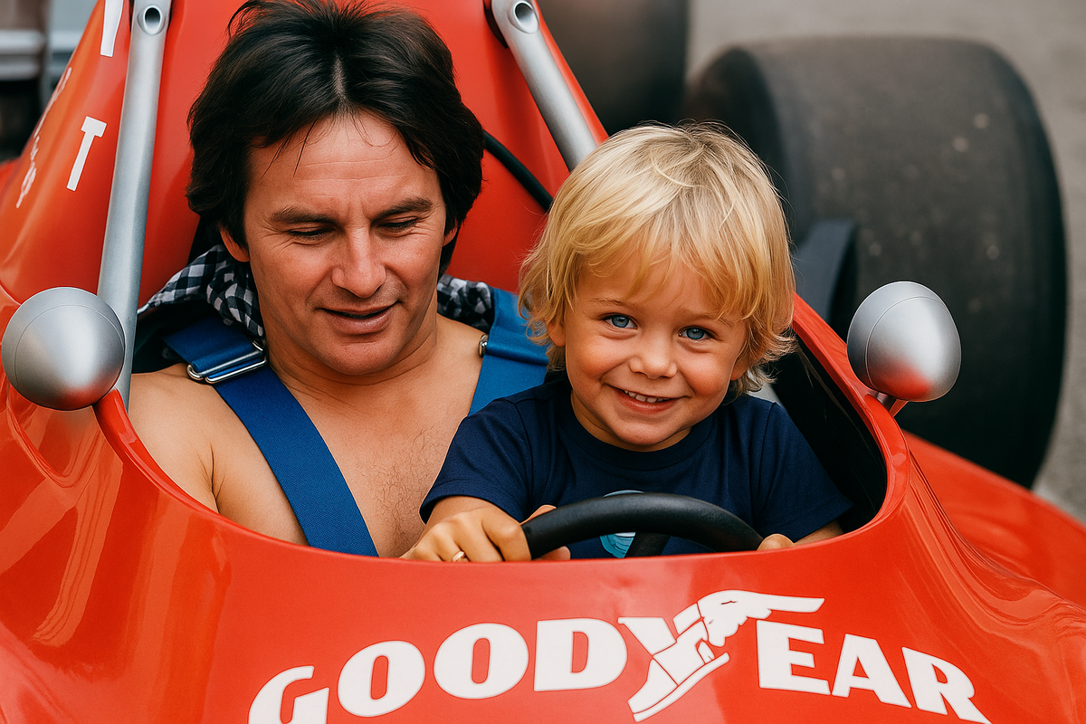 Жак с отцом за рулем болида