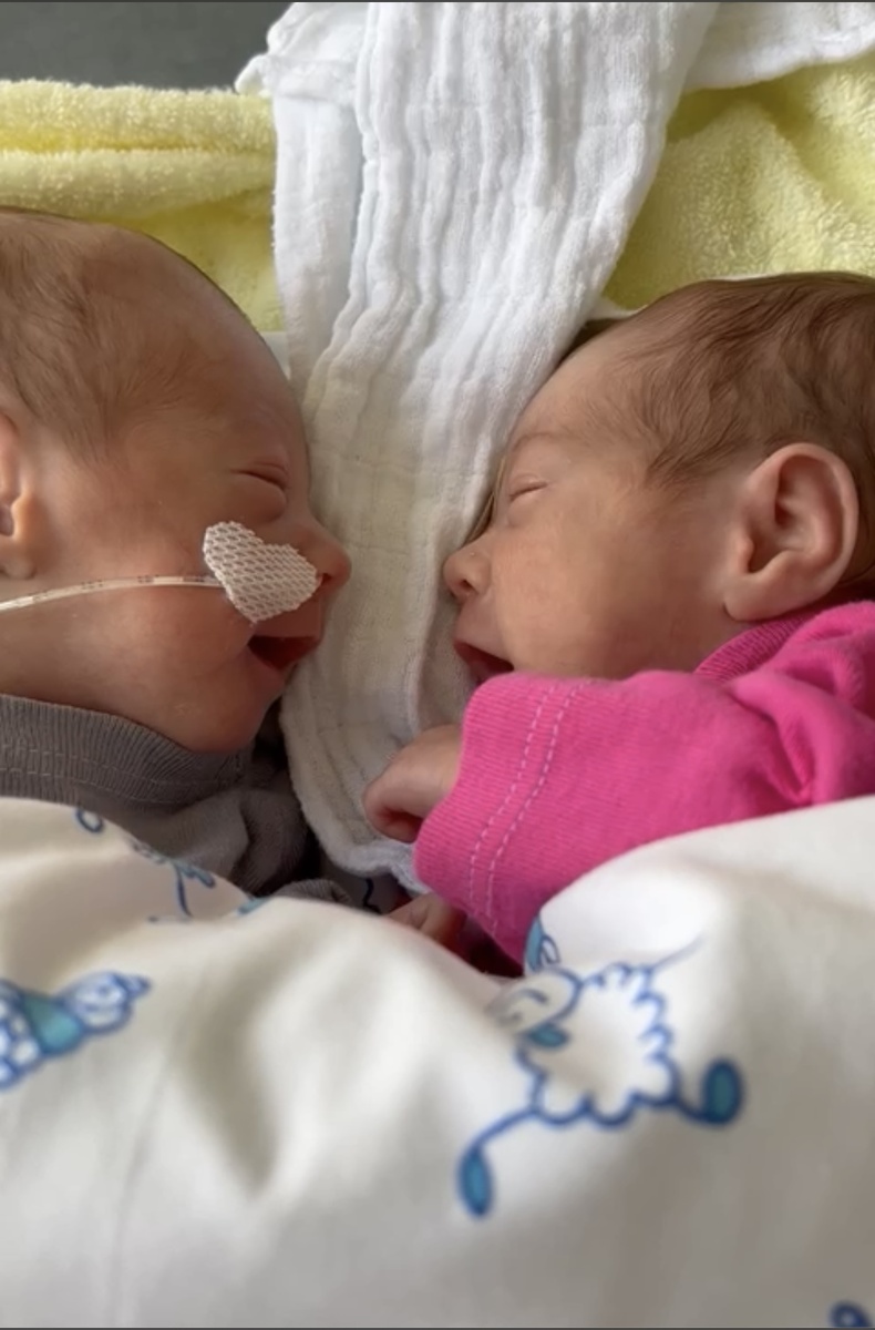 🛏️ Наконец-то две сестрички в одной кроватке