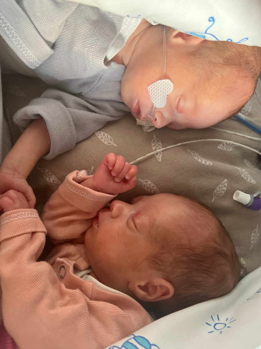 🤝 Держатся за ручки и поддерживают друг друга