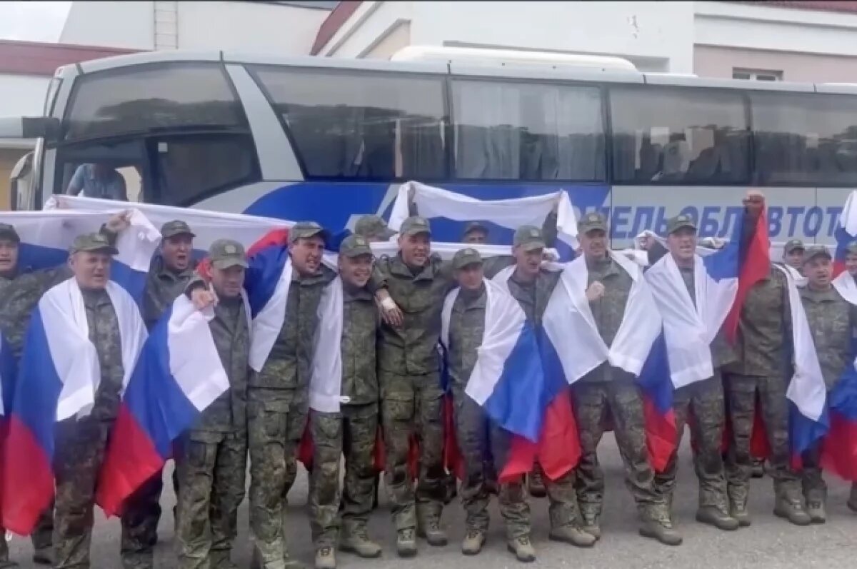    Минобороны показало кадры возвращения бойцов РФ из украинского плена