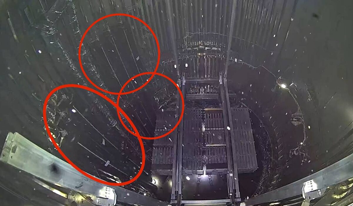 Композитные баки высокого давления (COPV), расположенные внутри грузового отсека Starship. Фото - SpaceX.