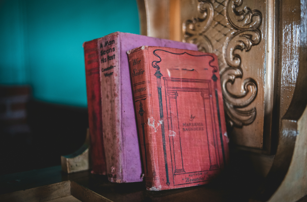     Изба-читальня и ксилографические книги. 5 фактов из новинки «Главное в истории книги» Антон Бахарев