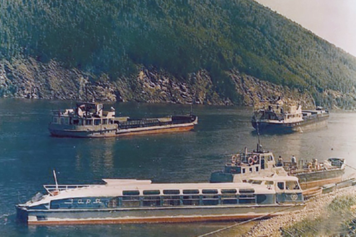 «Заря-35», Иркусткая область, Мама, начало 1980-х годов. Фотография © Архив В. Простакишина