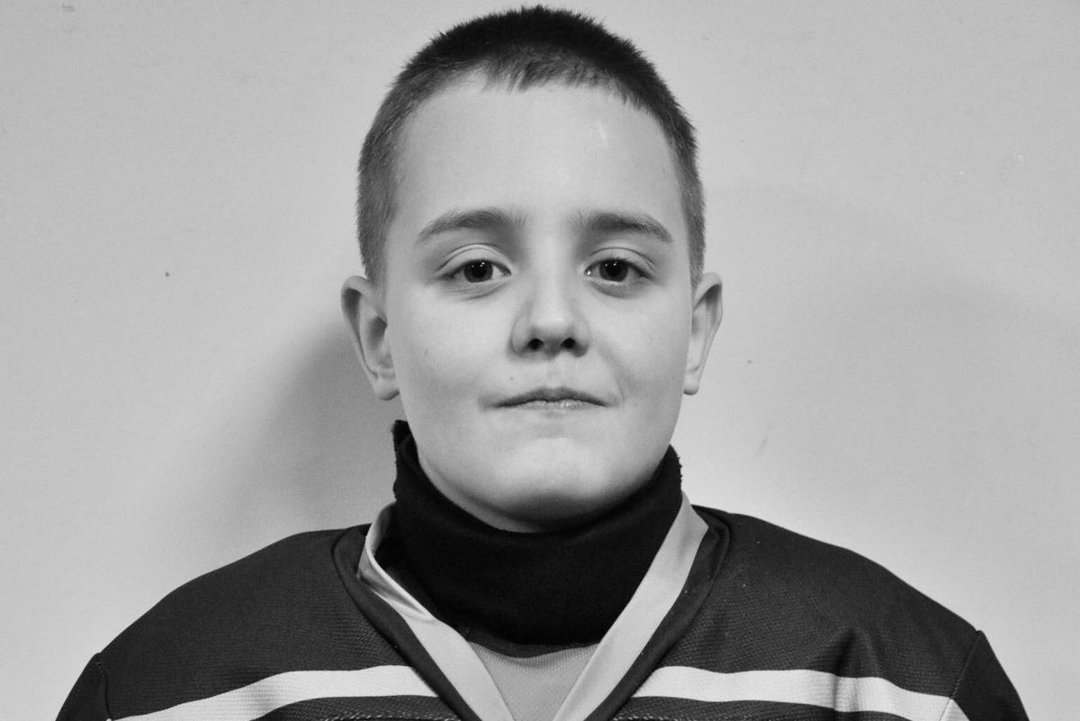     «Получил смертельный удар током»: мужчину обвиняют в гибели собиравшего ягоды 10-летнего хоккеиста Кирилла из Ярославля