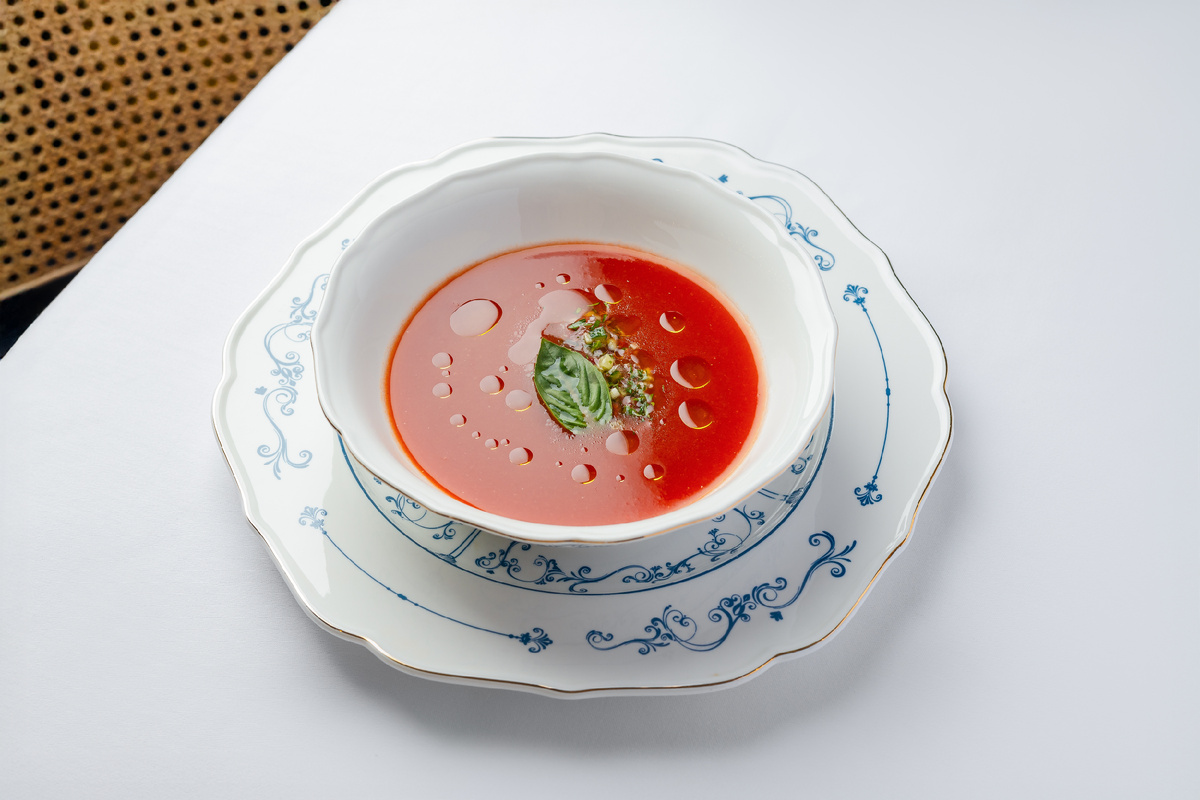 Гаспачо с овощным тартаром d Grace Bistro