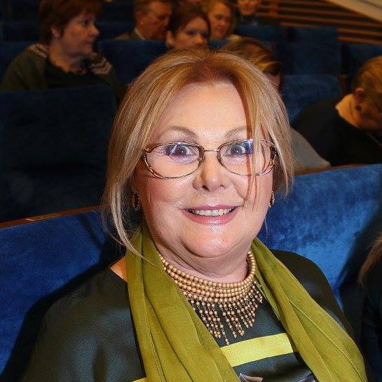     Владимир Путин поздравил Наталью Селезневу