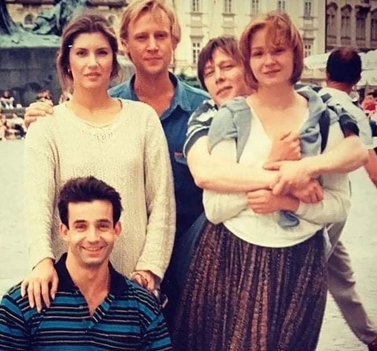 Актеры сериала "Королева Марго" на съемках в Чехии. Из: Умерла Евгения Добровольская. Биография, некролог, фильмы. rbc.ru