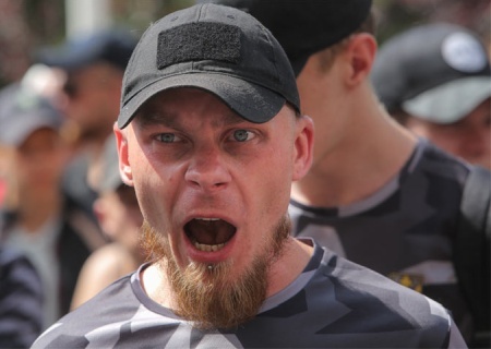    Журналист: украинские нацисты включены в состав МВД и ВСУ для расправ над «пророссийскими коллаборационистами»