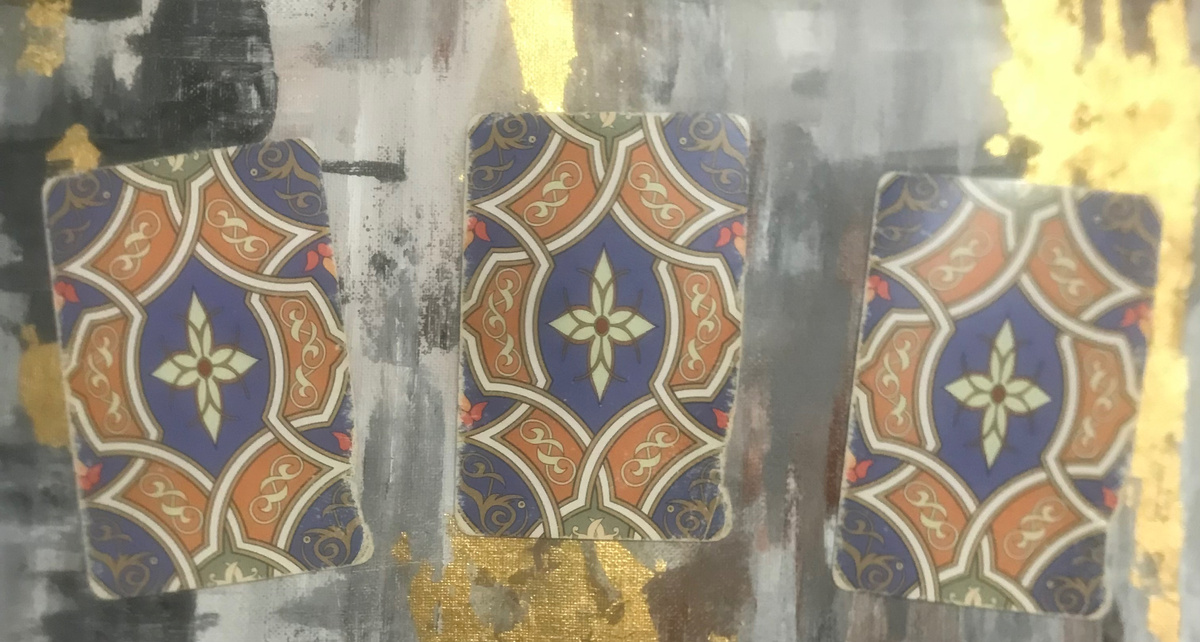 Замедлитесь на минуту, отпустите все мысли. Вспомните своего мужчину и выбирайте карту, к которой Вас больше всего тянет✨ Слева направо 1,2,3