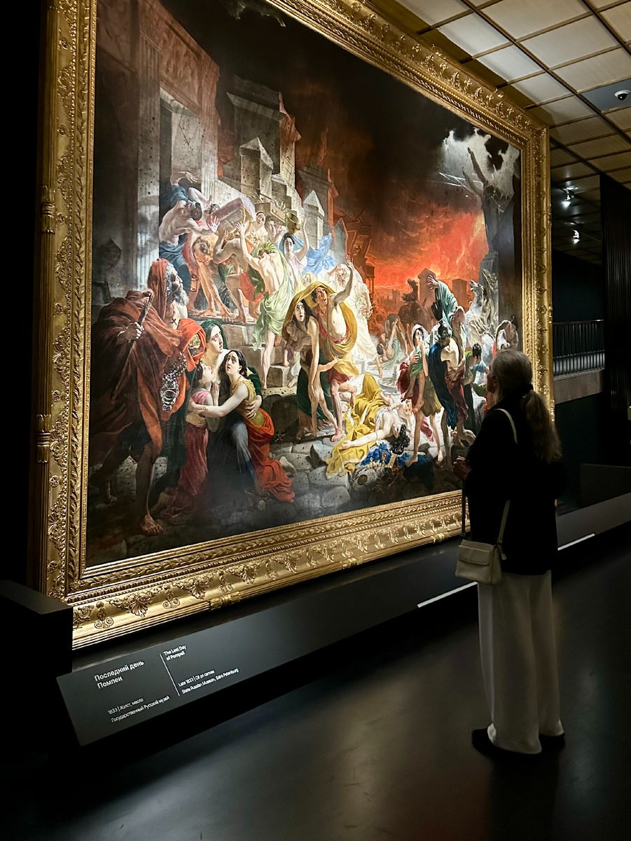 Автор статьи у картины «Последний день Помпеи»